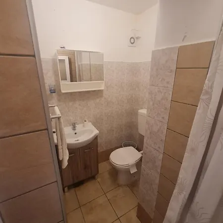 Apartma Kolatahi 1 شقة